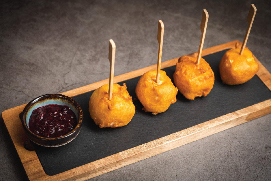Queso brie en tempura con mermelada de Grosella